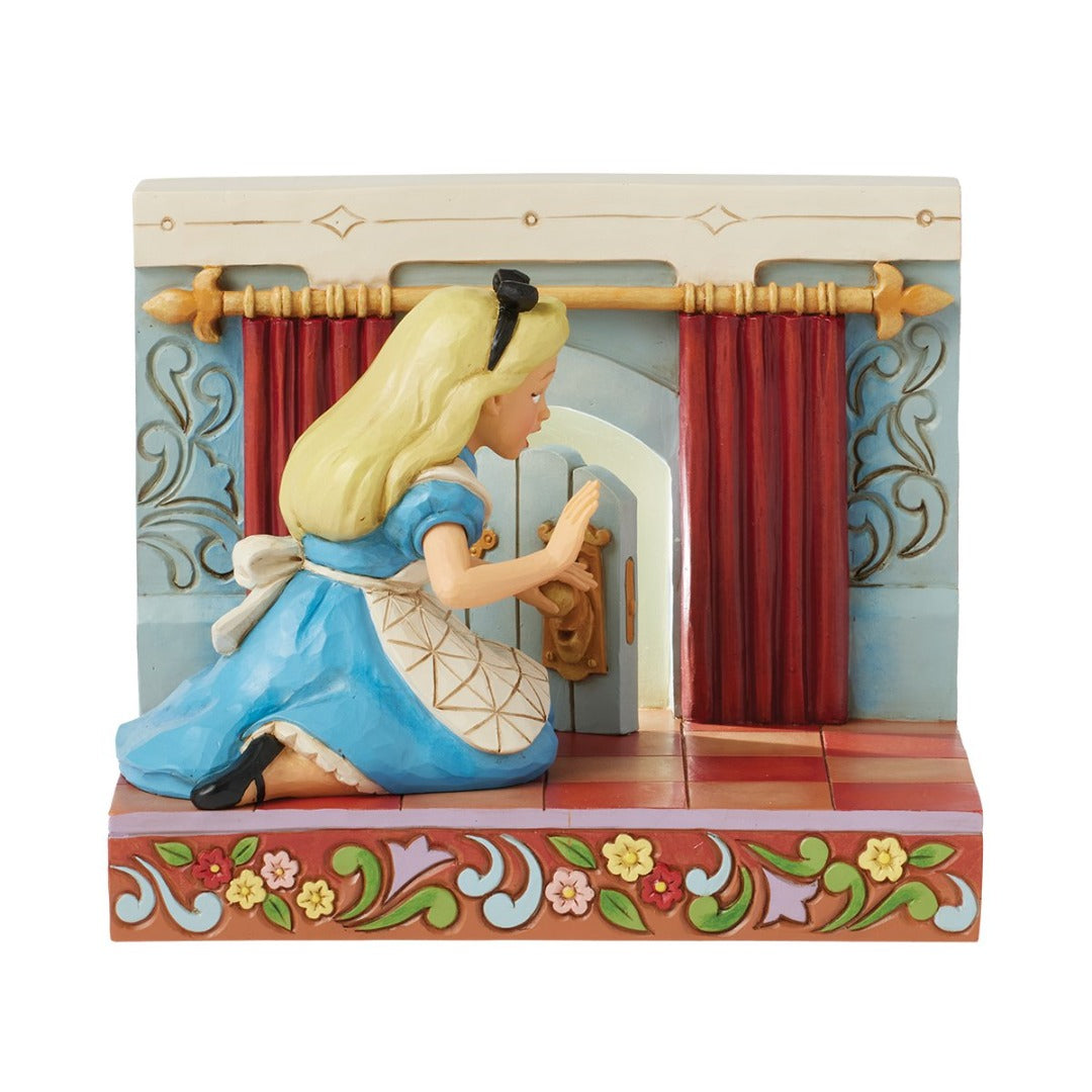 DISNEY TRADITIONS Alice che apre la porta