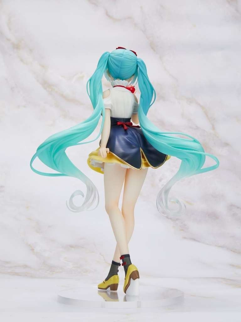 HATSUNE MIKU Wonderland Snow White Rerun figure